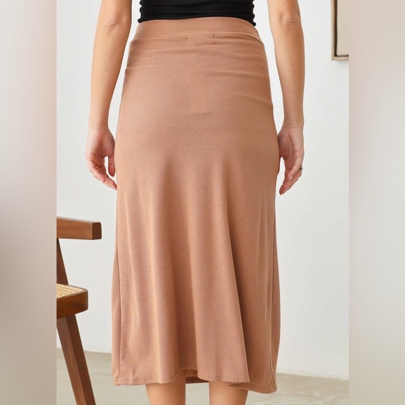 Gilli Mocha Ribbed Double Slit Midi Skirt - Picture 3 of 8